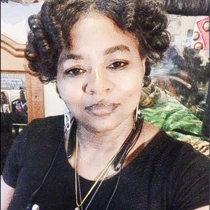 Meet your Posher, Eva